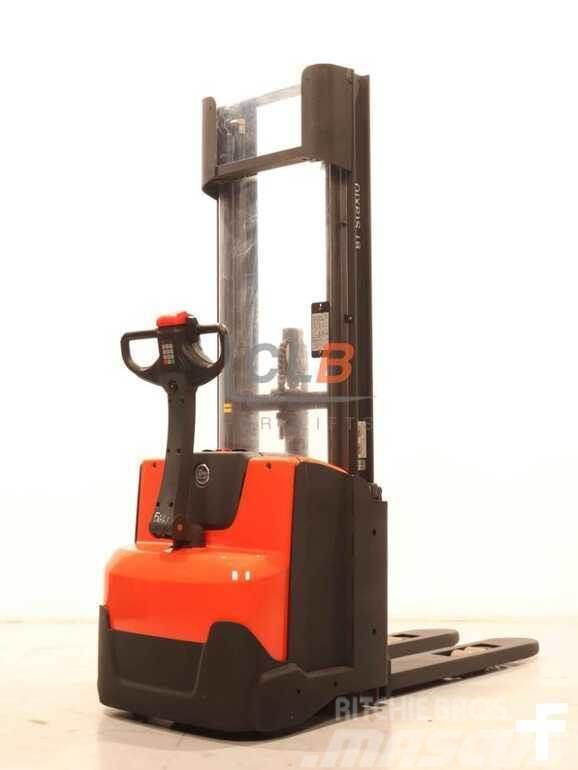 BT SWE 120 L Staxio Self propelled stackers