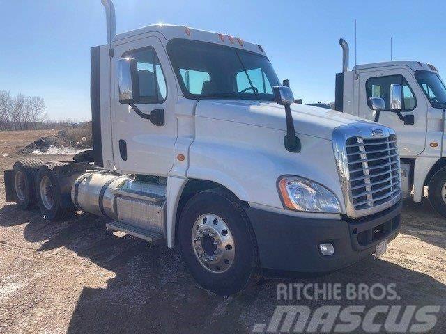 Freightliner CA125DC Prime Movers