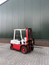 Nissan Qf02 2.5 ton dieselheftruck dublo mast