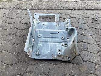 Scania  STEP WELL PLATE, RIGHT NGS 2554008