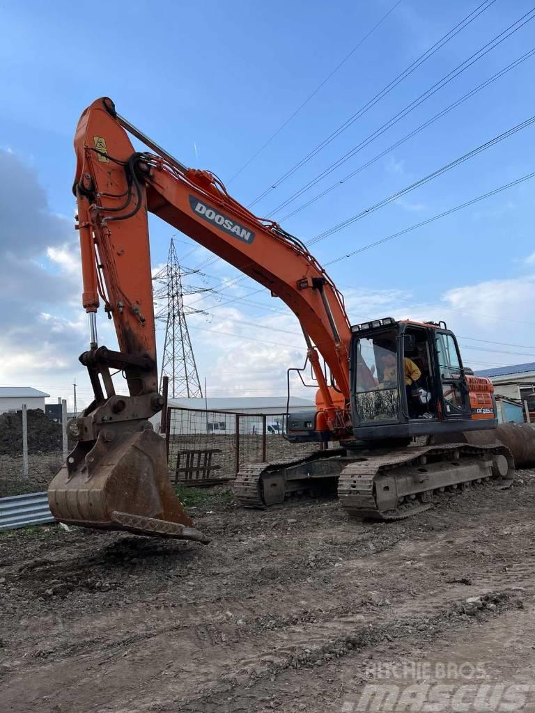 Doosan 225 LC Crawler excavators