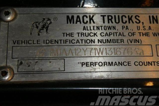 Mack CH613 Chassis Cab trucks