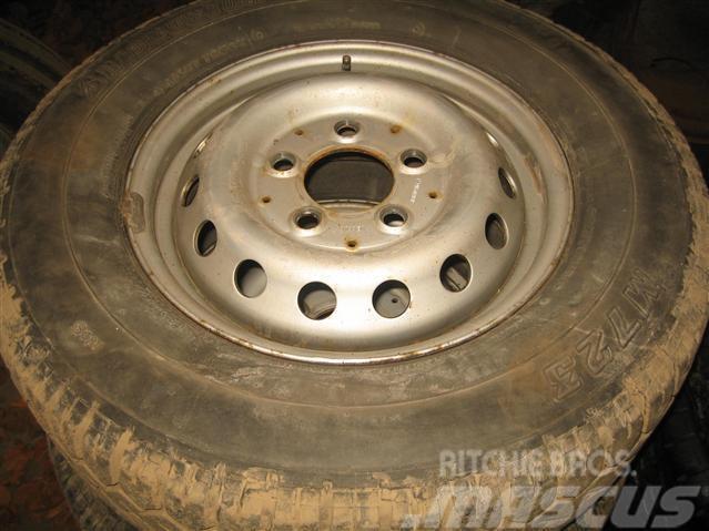 Continental Bridestone 225/70R15 M723 Tyres, wheels and rims