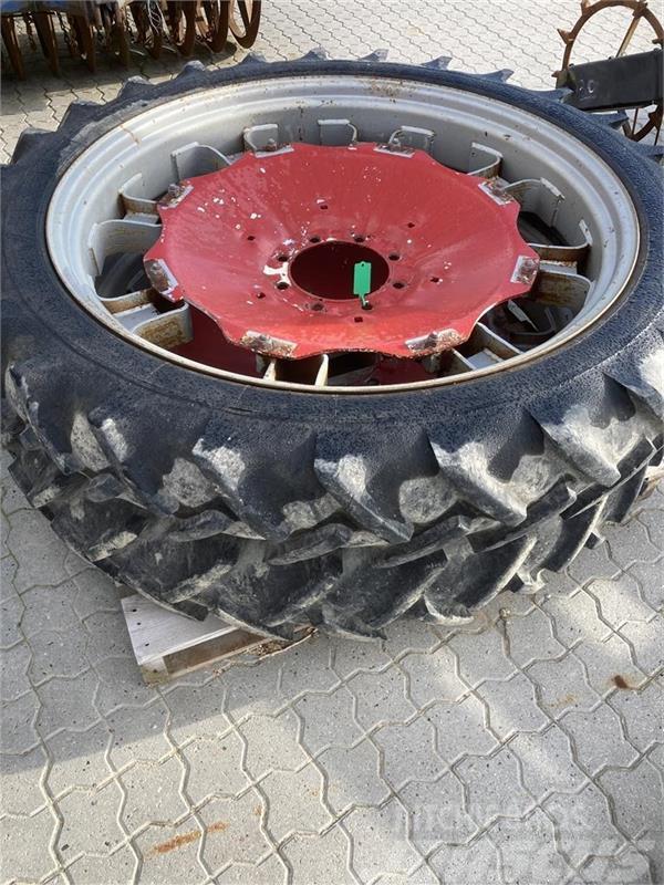 Michelin 9,5-44 Har siddet på Case IH Tyres, wheels and rims