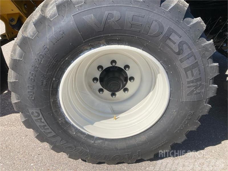 Vredestein 600/55 R26.5 Tyres, wheels and rims