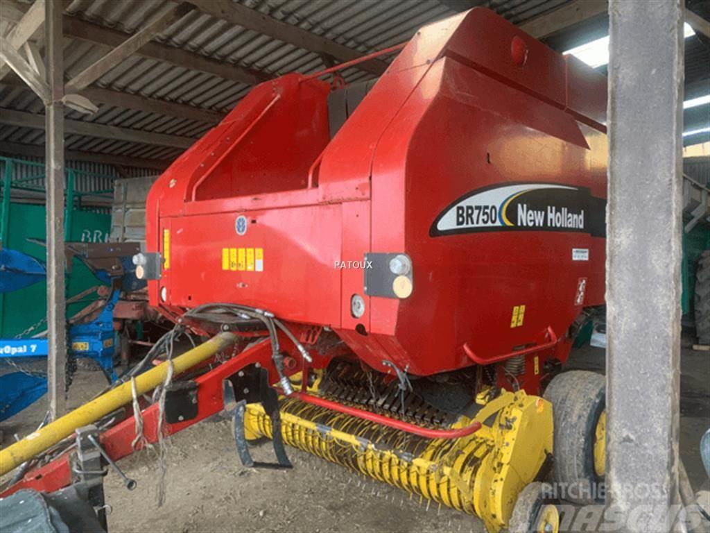 New Holland BR750 Round balers