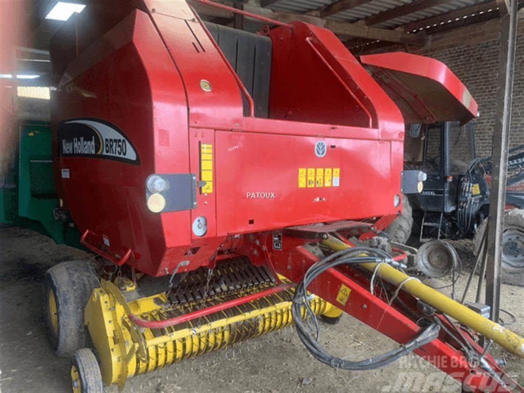 New Holland BR750 Round balers