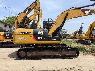 CAT 323 D