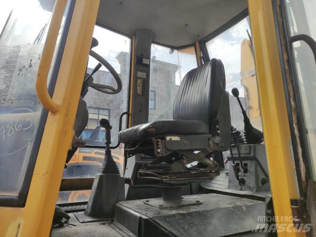Komatsu WB 92 A Backhoe