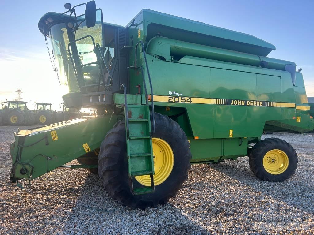 John Deere 2054 Combine harvesters
