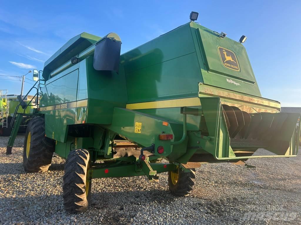 John Deere 2054 Combine harvesters