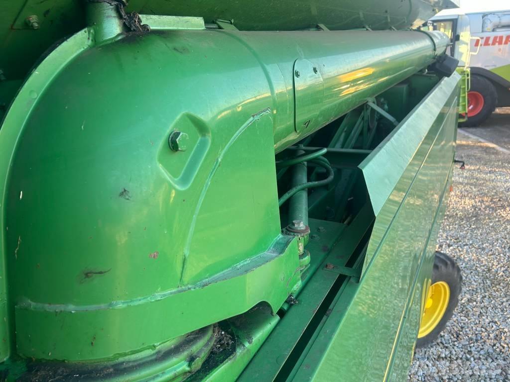 John Deere 2054 Combine harvesters