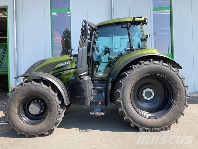 Valtra T 235 Versu Tractors