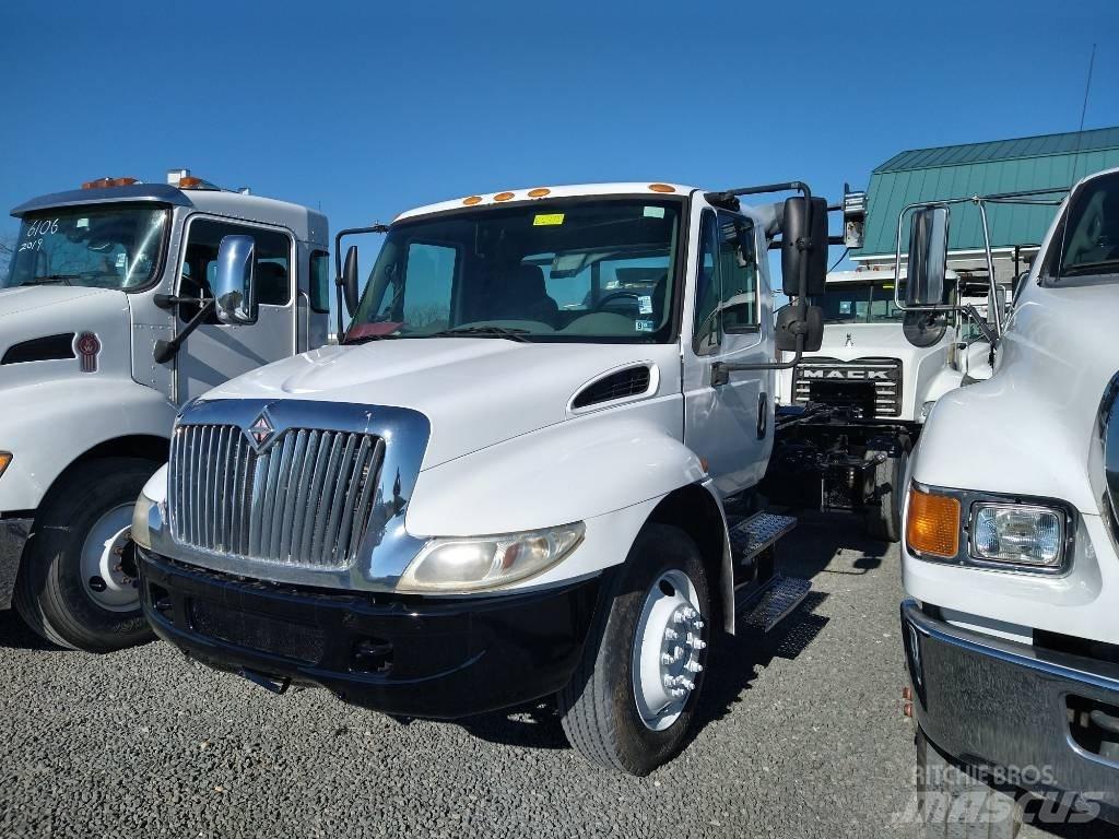 International 4400 Waste trucks