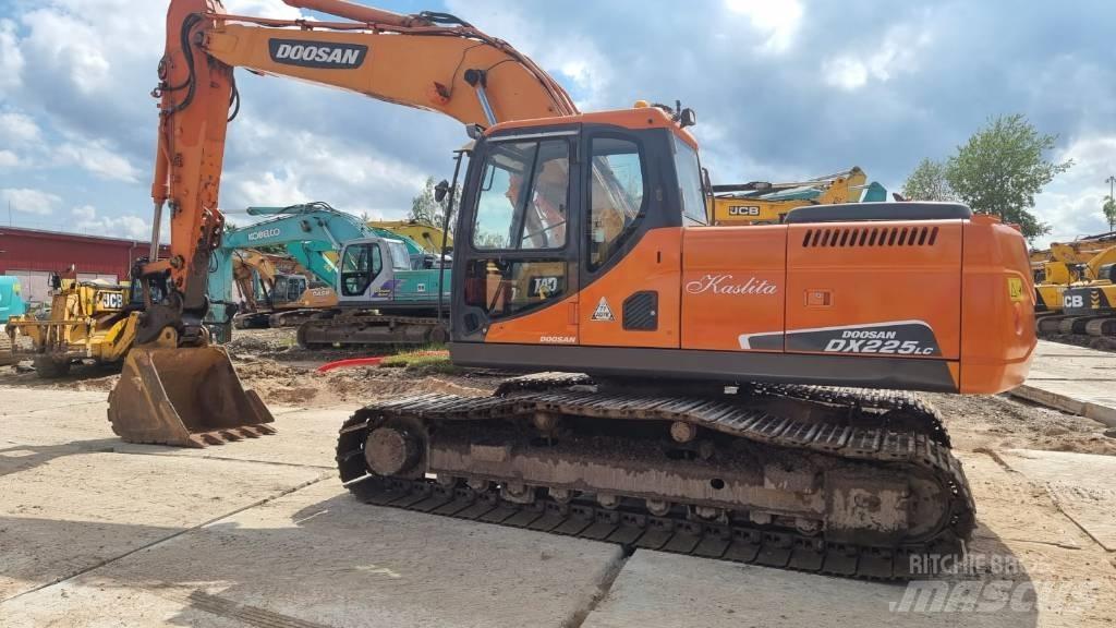 Doosan DX 225 LC Crawler excavators