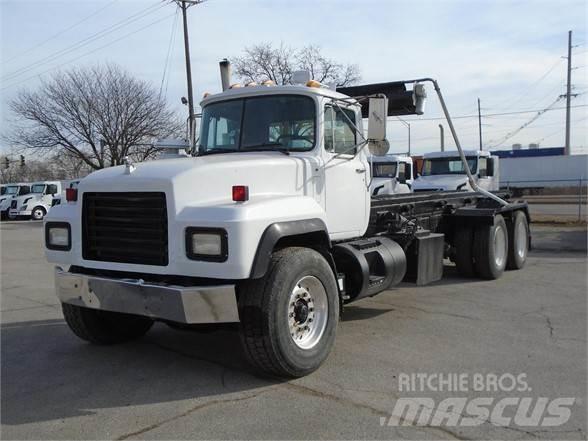 Mack RD600 Hook lift trucks