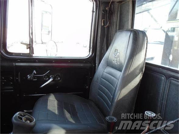 Mack RD600 Hook lift trucks