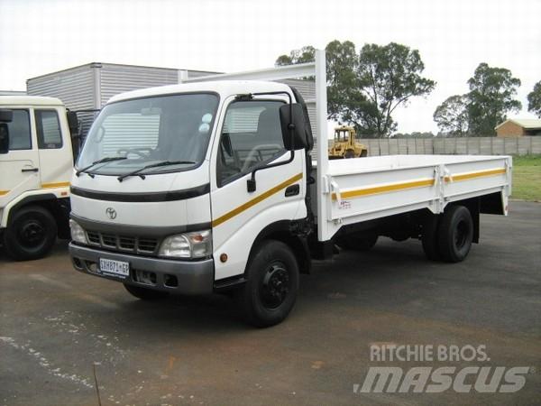 Toyota Dyna 7145 Flatbed / Dropside trucks