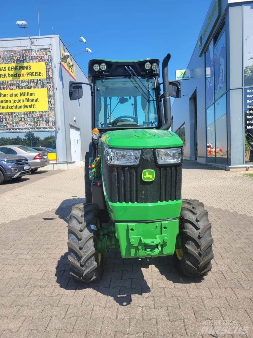 John Deere 5105GV Tractors