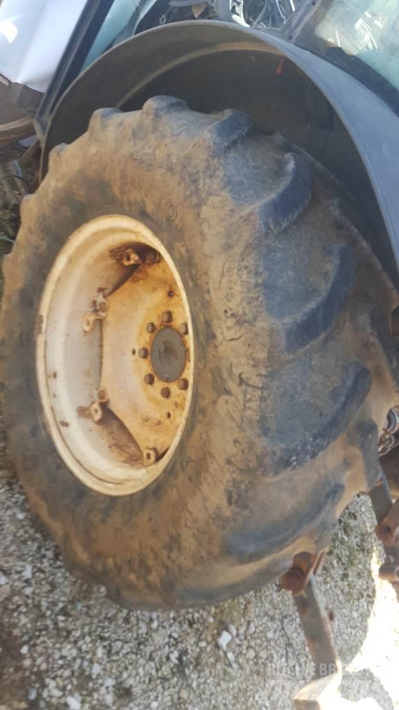  Pneus 420/70R24 Tyres, wheels and rims