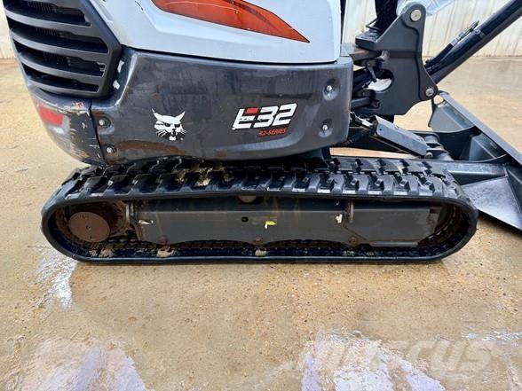 Bobcat E32 Mini excavators < 7t (Mini diggers)