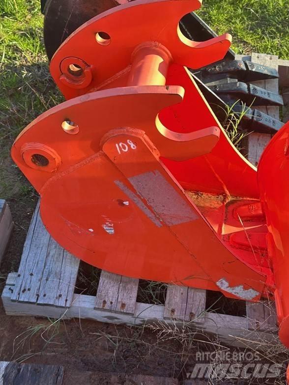 Kubota A0030 Buckets