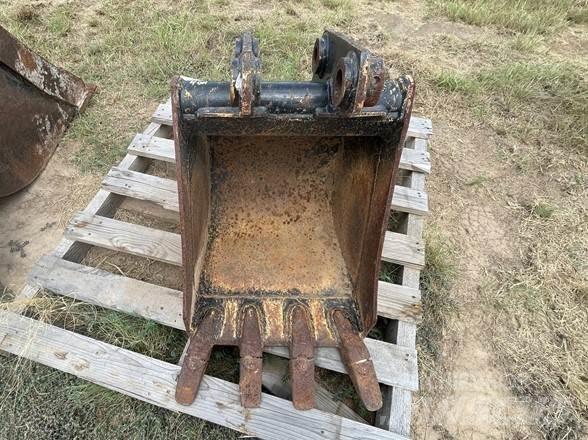 Kubota BT3003 Buckets