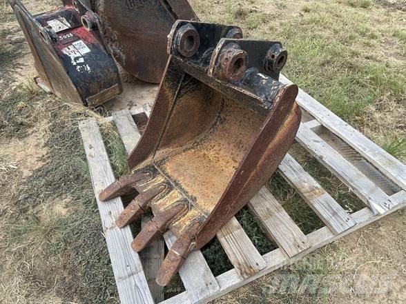 Kubota BT3003 Buckets
