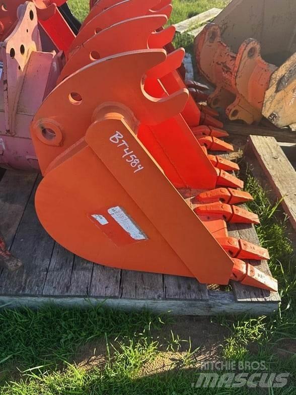 Kubota BT4584 Buckets