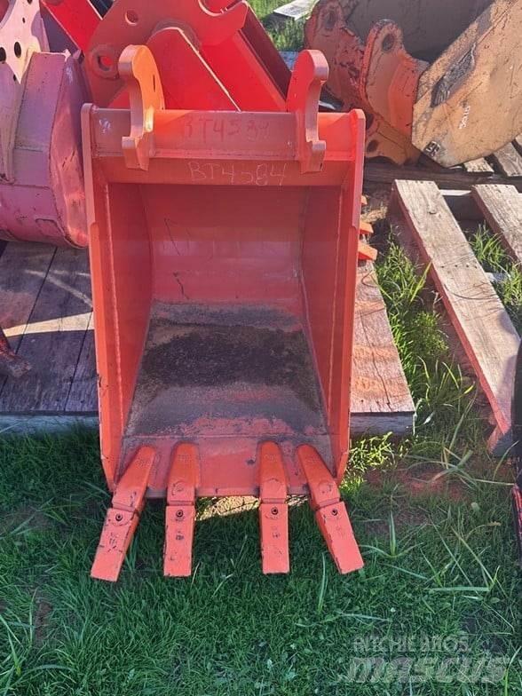 Kubota BT4584 Buckets