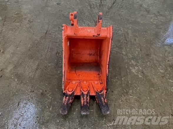 Kubota K7760 Buckets