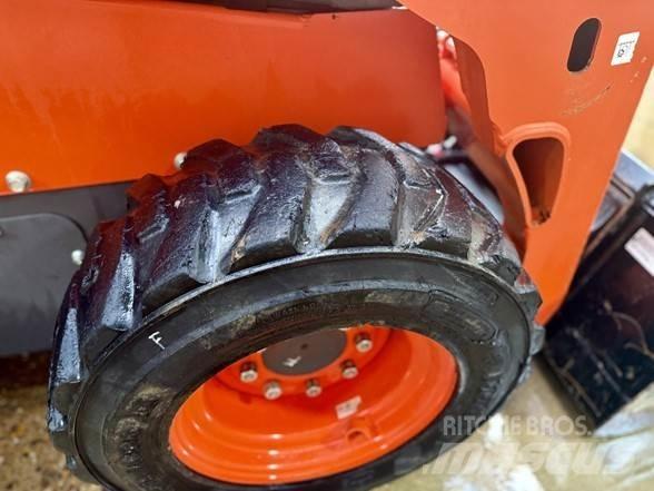Kubota SSV65 Skid steer loaders