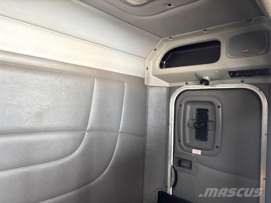 Peterbilt 389 Prime Movers