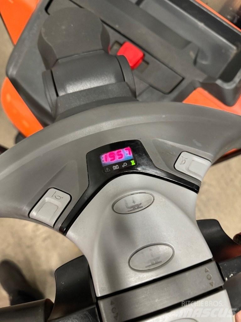 Toyota SWE120L Pedestrian stacker
