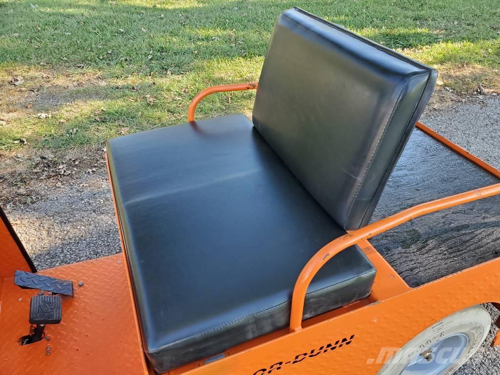 Taylor-Dunn SS536 Tow truck