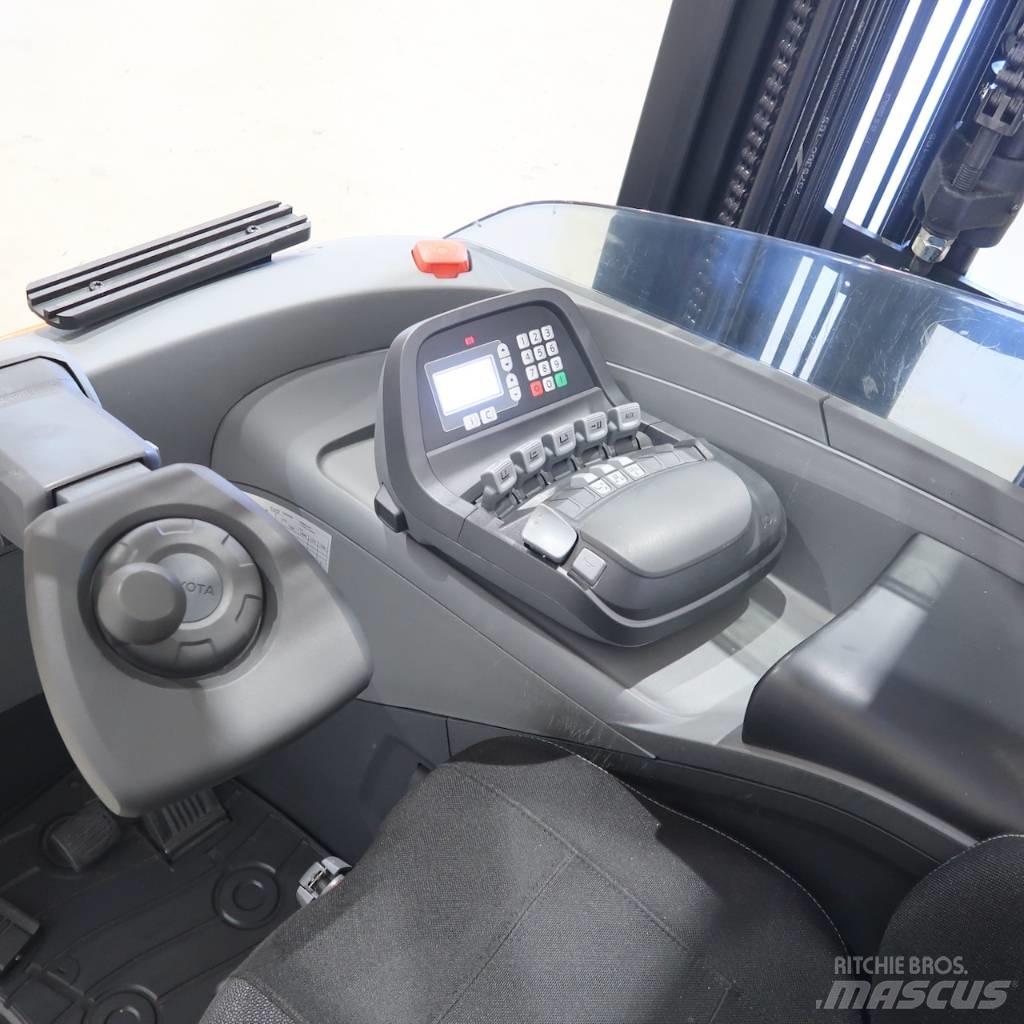 Toyota RRE160H Reach truck