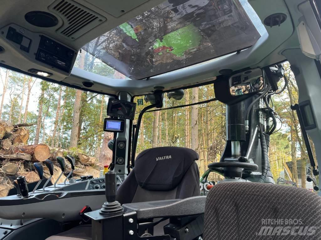 Valtra T214 Active Tractors
