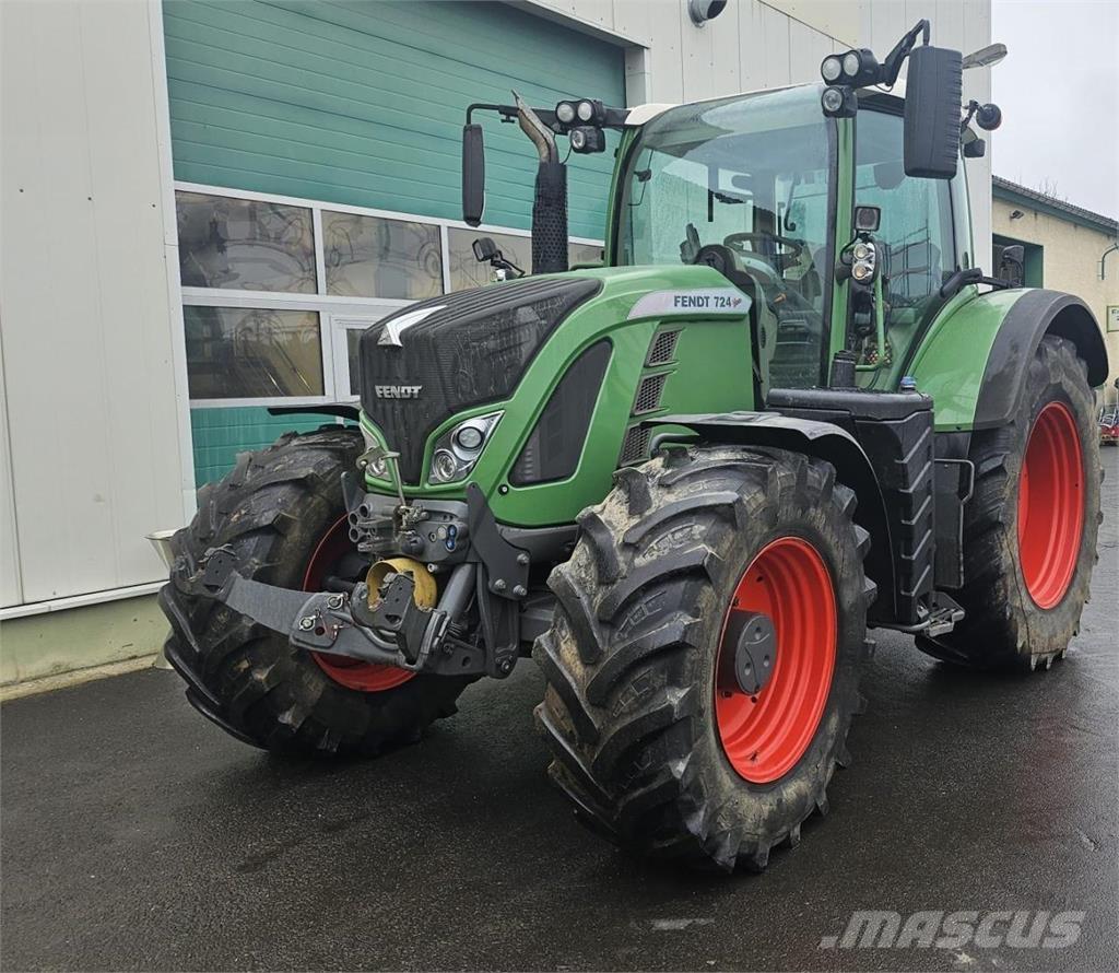 Fendt 724 Vario Tractors