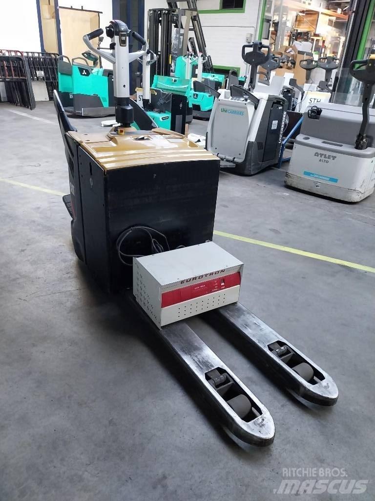 CAT NPV 20 N2 Low lift with platform