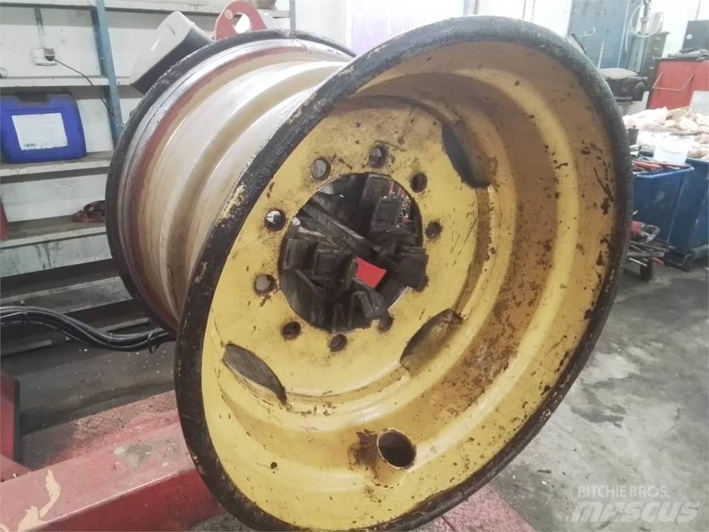 Ösa 250 20x26,5 Tyres, wheels and rims