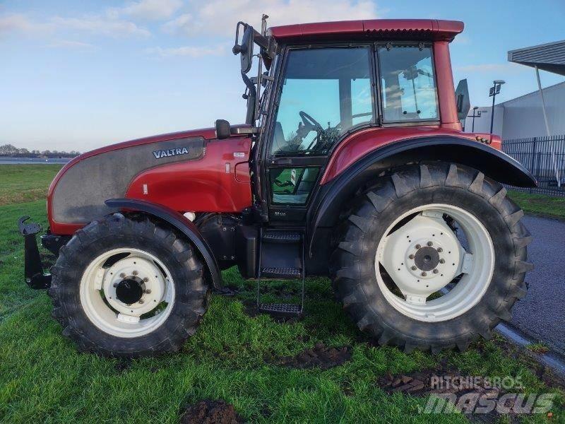 Valtra M 130 Tractors