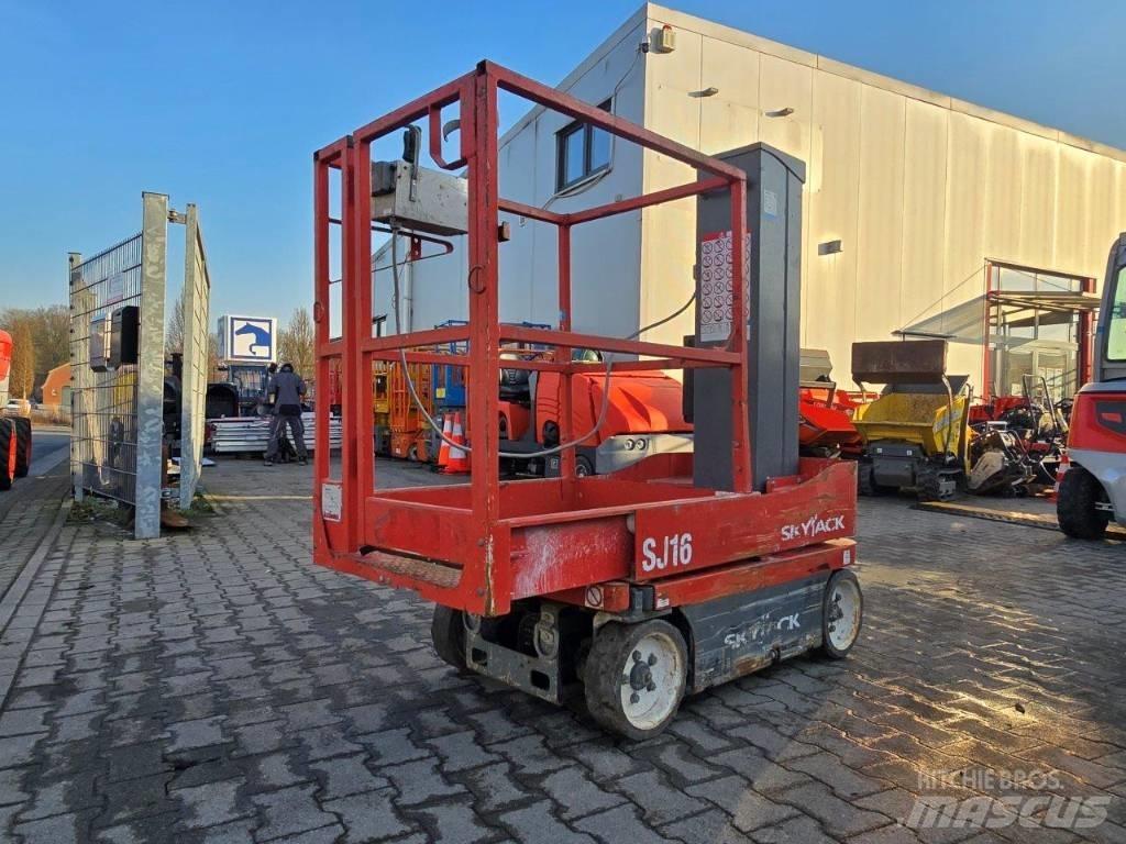 SkyJack SJ 16 Used Personnel lifts and access elevators
