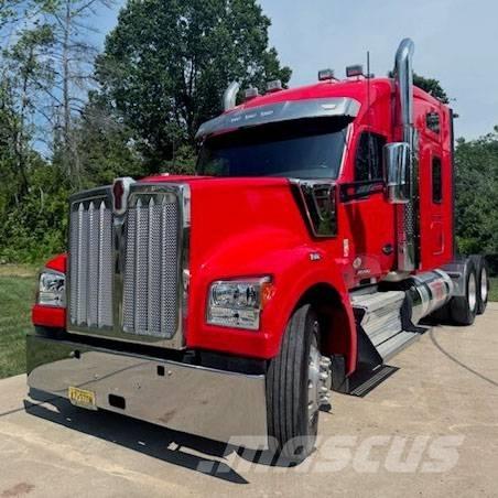 Kenworth W 990 Prime Movers