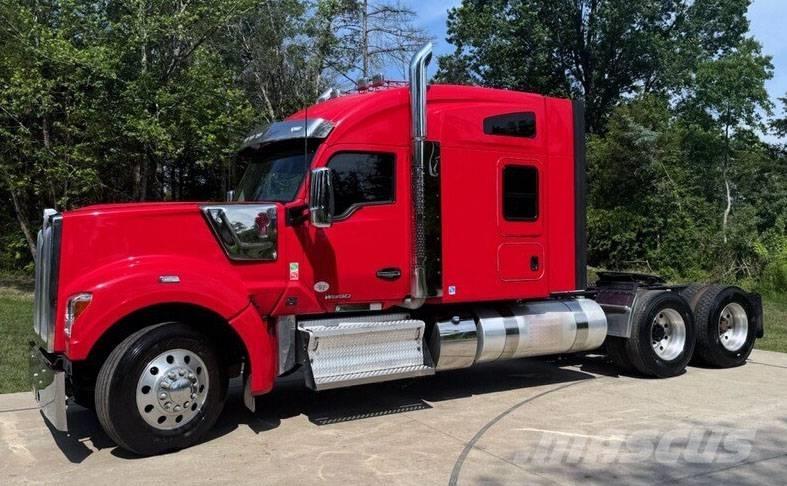 Kenworth W 990 Prime Movers