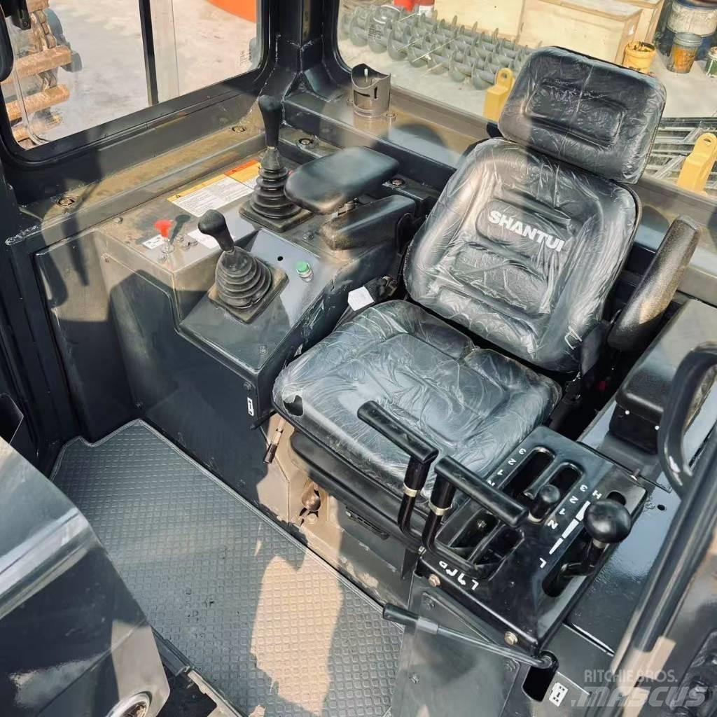 Shantui SD 22 Crawler dozers