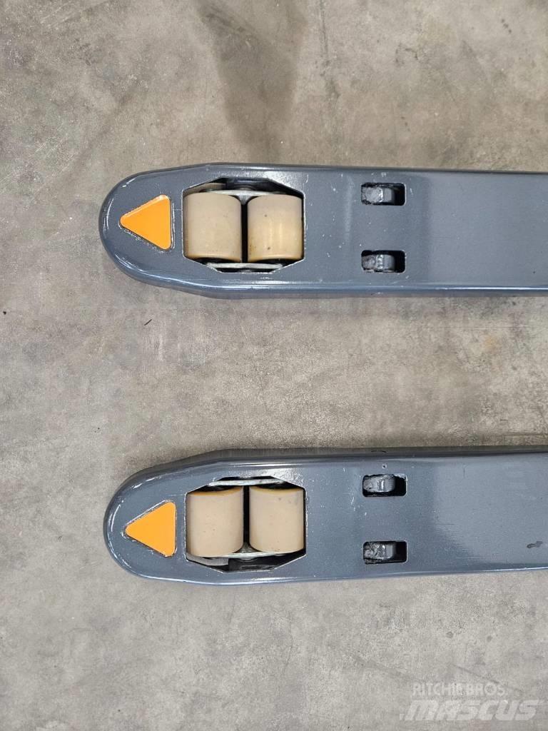 Crown WT 3040 E Low lift with platform