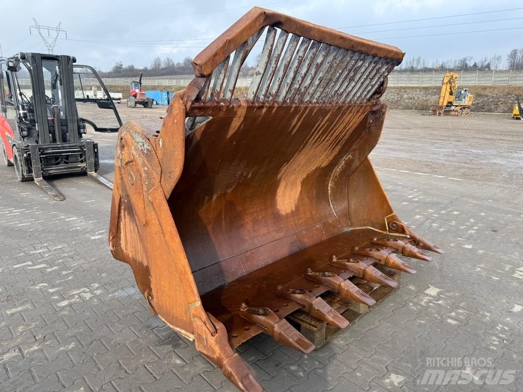 Liebherr LR 634 Buckets