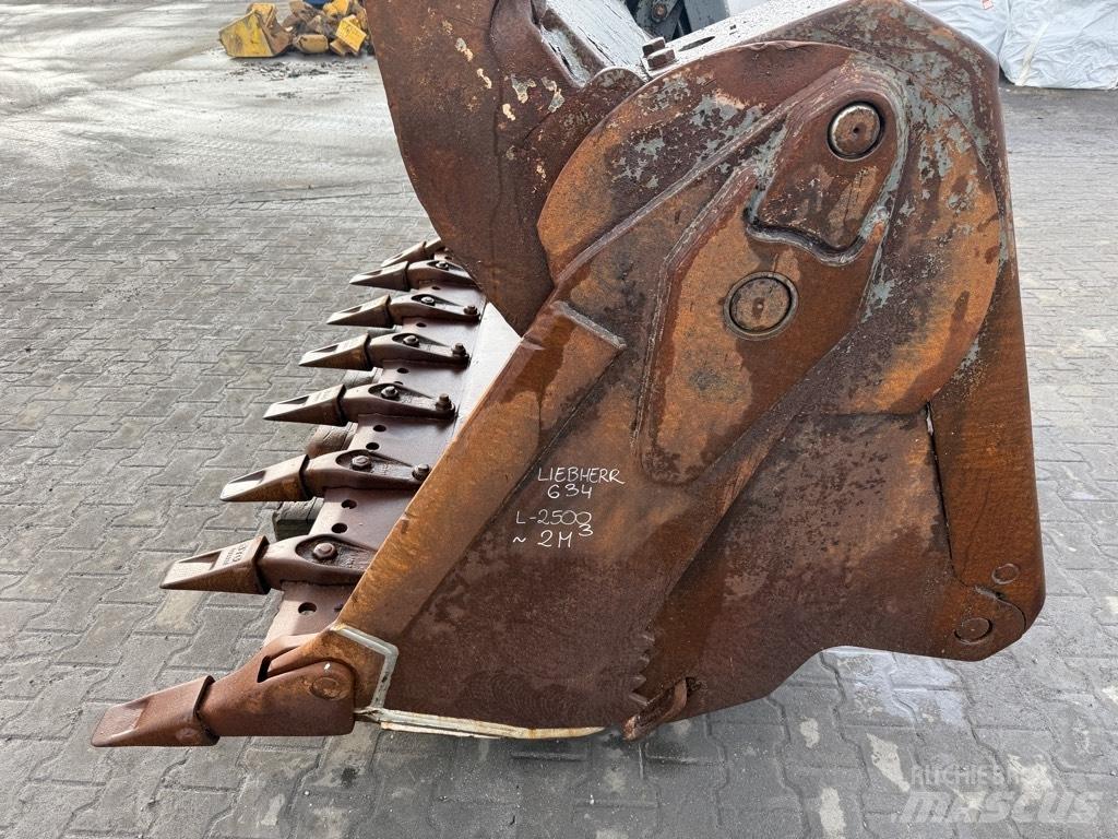 Liebherr LR 634 Buckets
