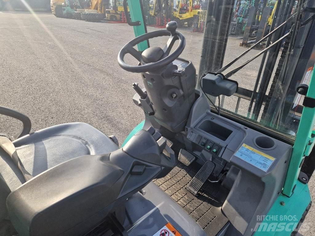 Mitsubishi FD30N Reach truck