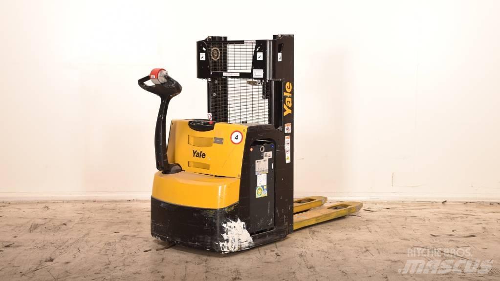 Yale MS 14 AC Pedestrian stacker